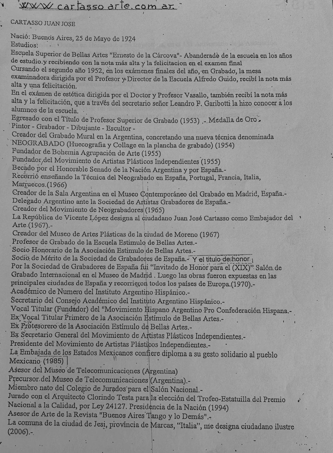 Primera carilla mecanografiada del currículum de Juan José Cartasso, encabezada a mano con la dirección www.cartassoarte.com.ar.